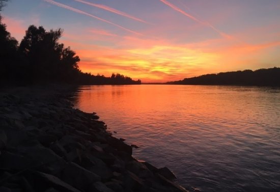 Zalazak sunca na Dunavu